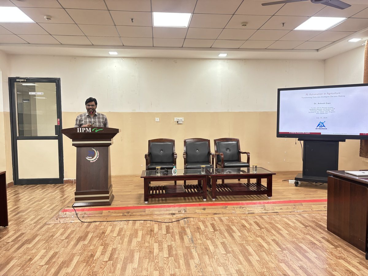 Dr. Avinash Gopa presenting AI Automation in Agriculture at IIPM, Bengaluru